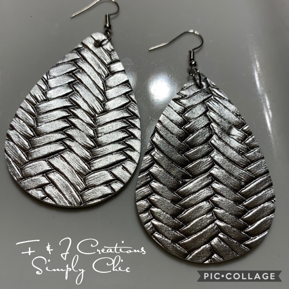 Teardrop ✨Silver✨ Textured Leather Earrings